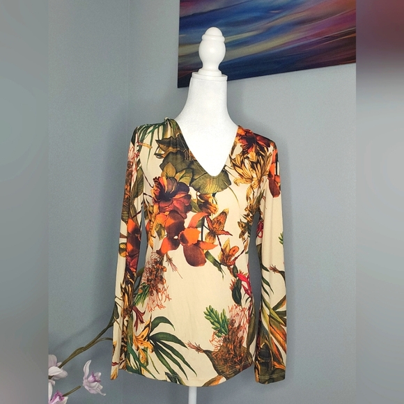 Women's Top - Picture 2 of 6